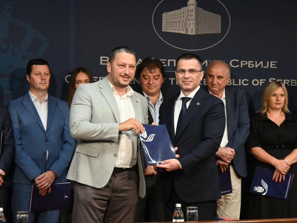 Kampovi za mlade-potpisivanje ugovora, Djordje Milanović