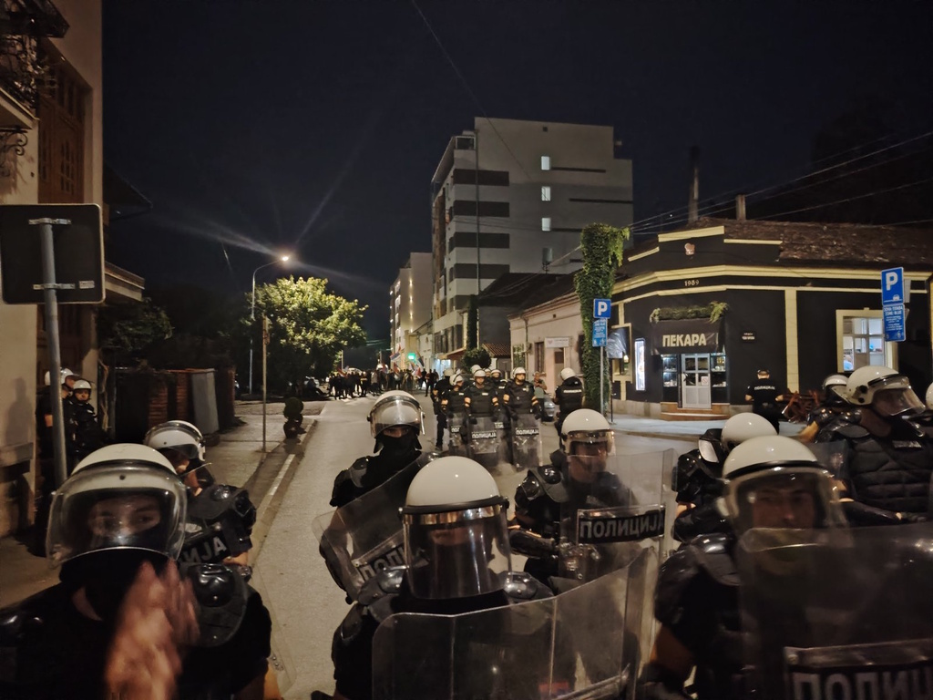 Valjevo: Protest- policija intervenisala pendrecima
