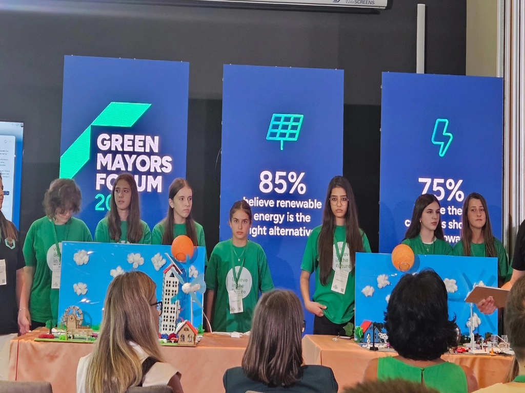 učenici na zelenom forumu 