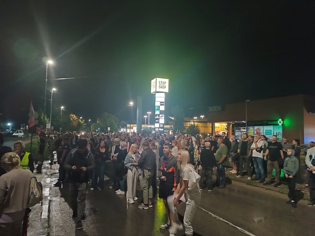 protest ispred zgrade policije, Valjevska gimnazija