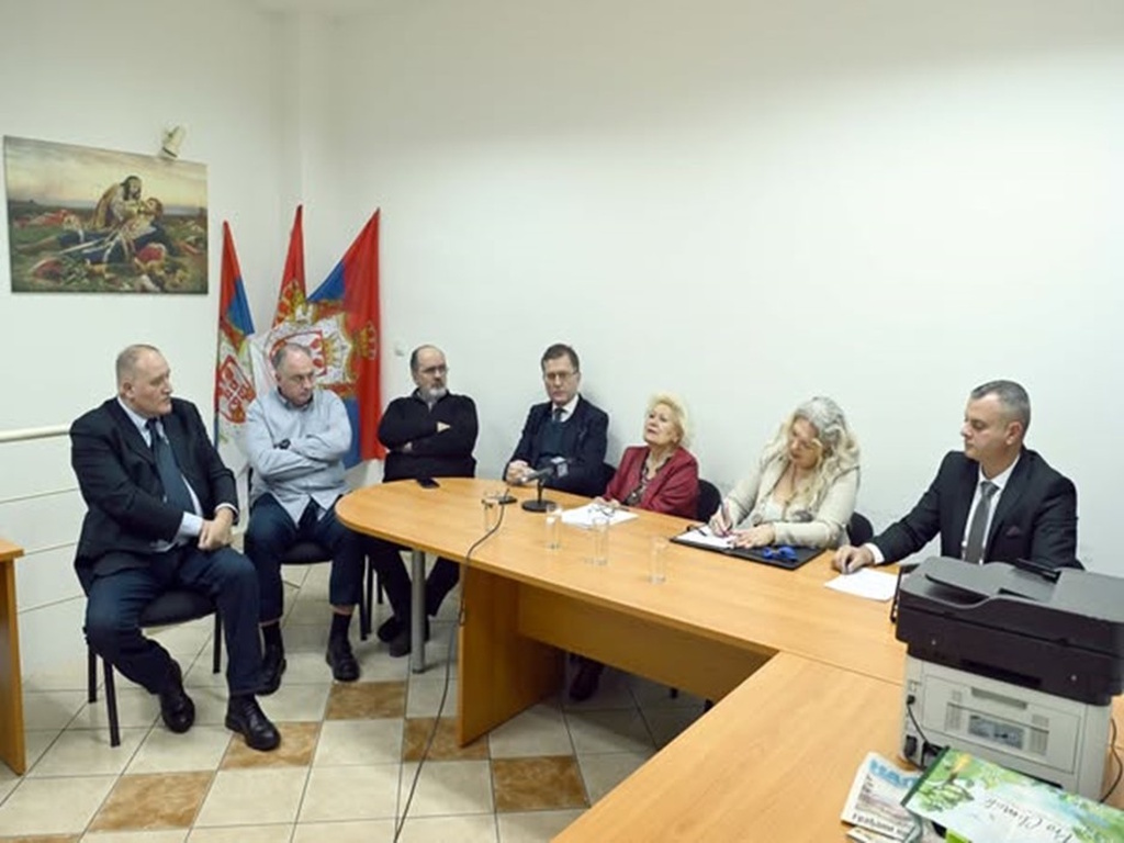 Monarhistički klub, Uspešne žene i SNO