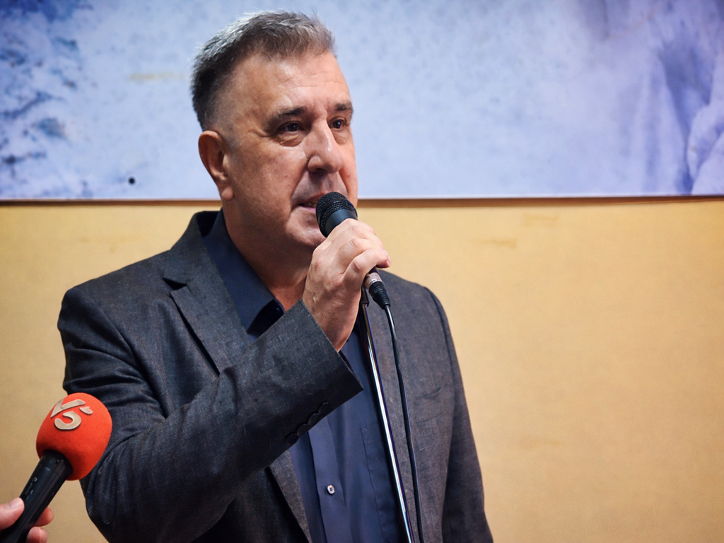 Slobodan Gvozdenović, predsednik Skupštine, koktel