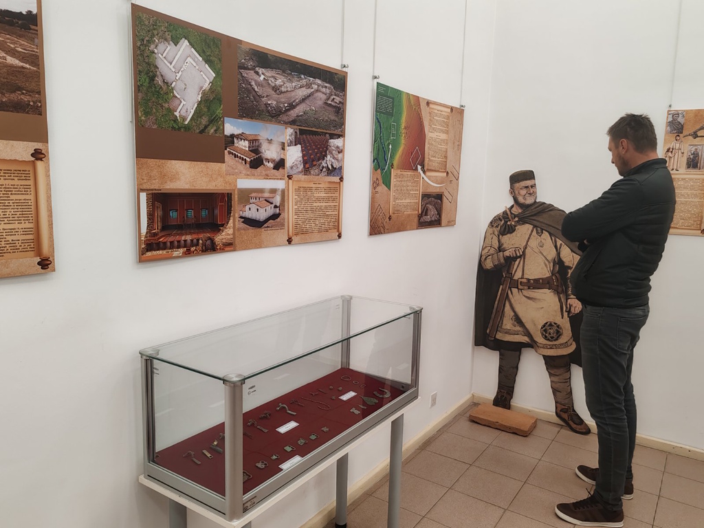 Anine, izložba u Muzeju