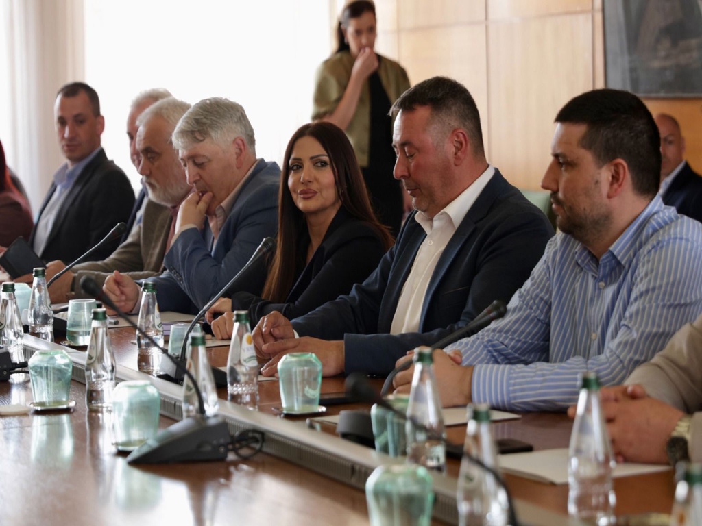 potpisivanje ugovora, upravljanje otpadom/preuzeto-ministarstvo za zaštitu životne sredine 