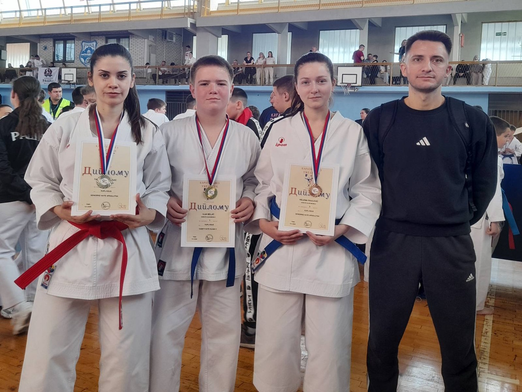 takmičari sa trenerom Miroslavom Vasiljevićem