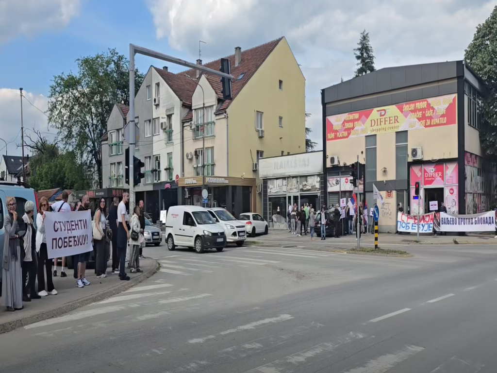 dve strane Srbije , raskrsnica kod Eurocentra 