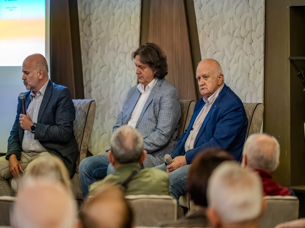 Tribina u Lasti/foto: Nikola Novković